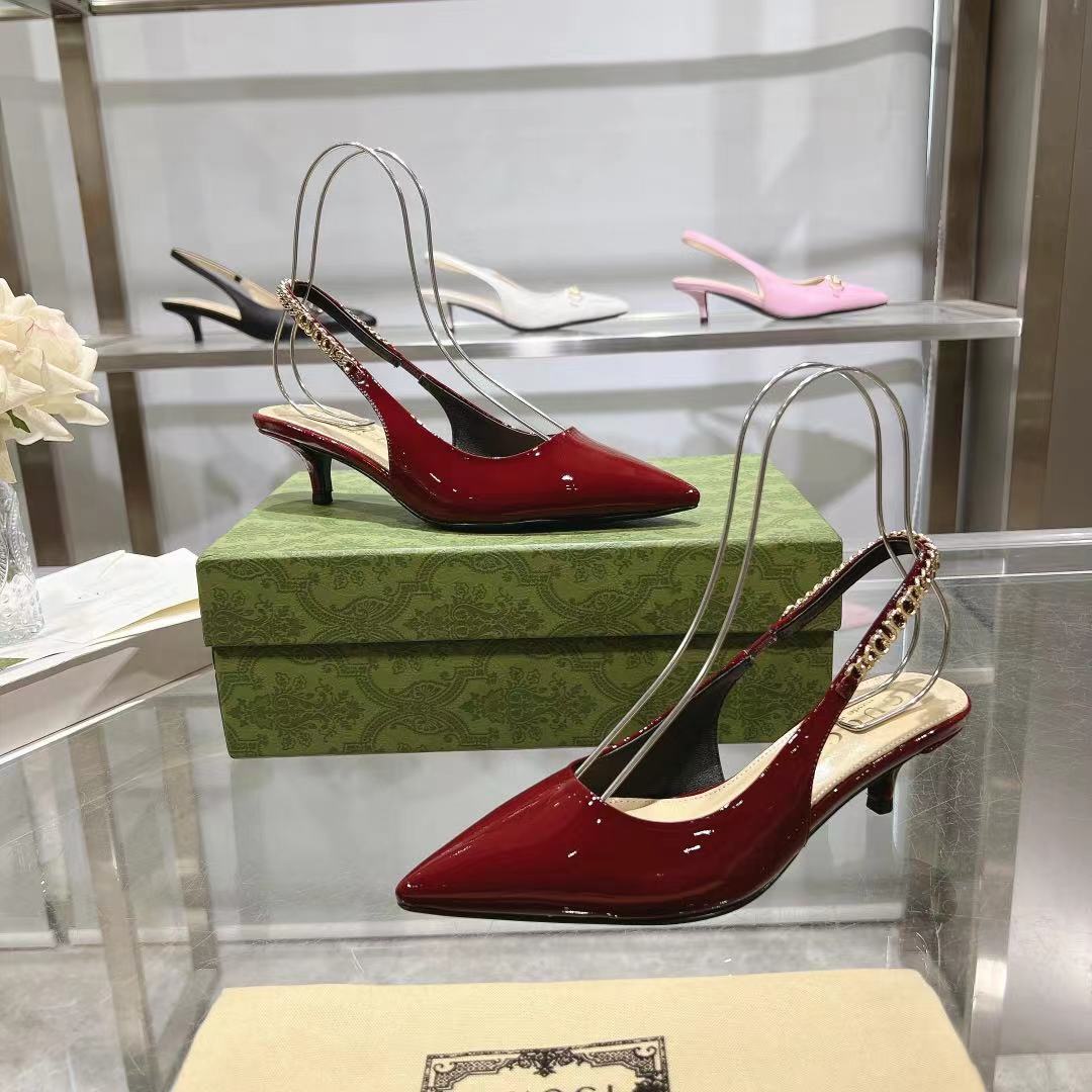 Tacones clásicos de charol