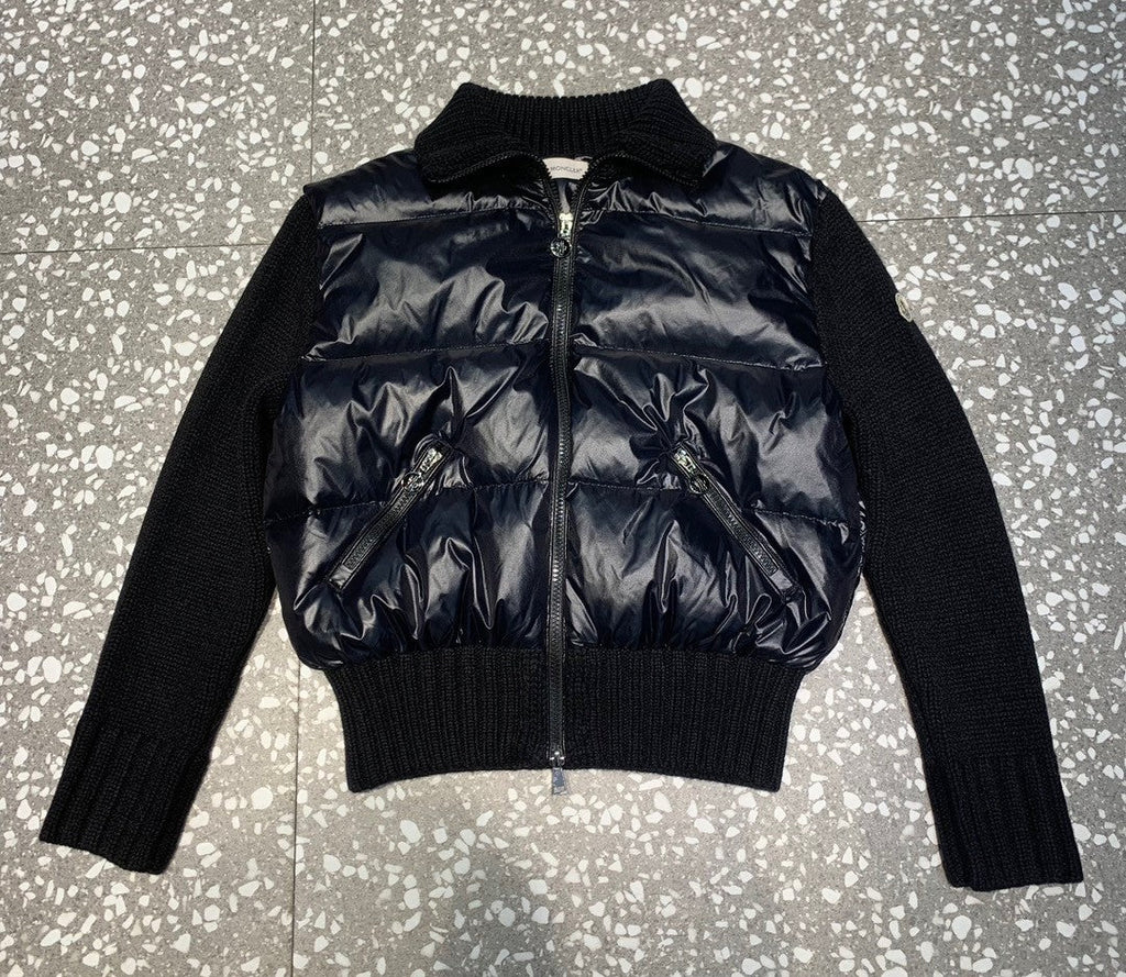 Chaqueta de plumón con mangas de punto de lana