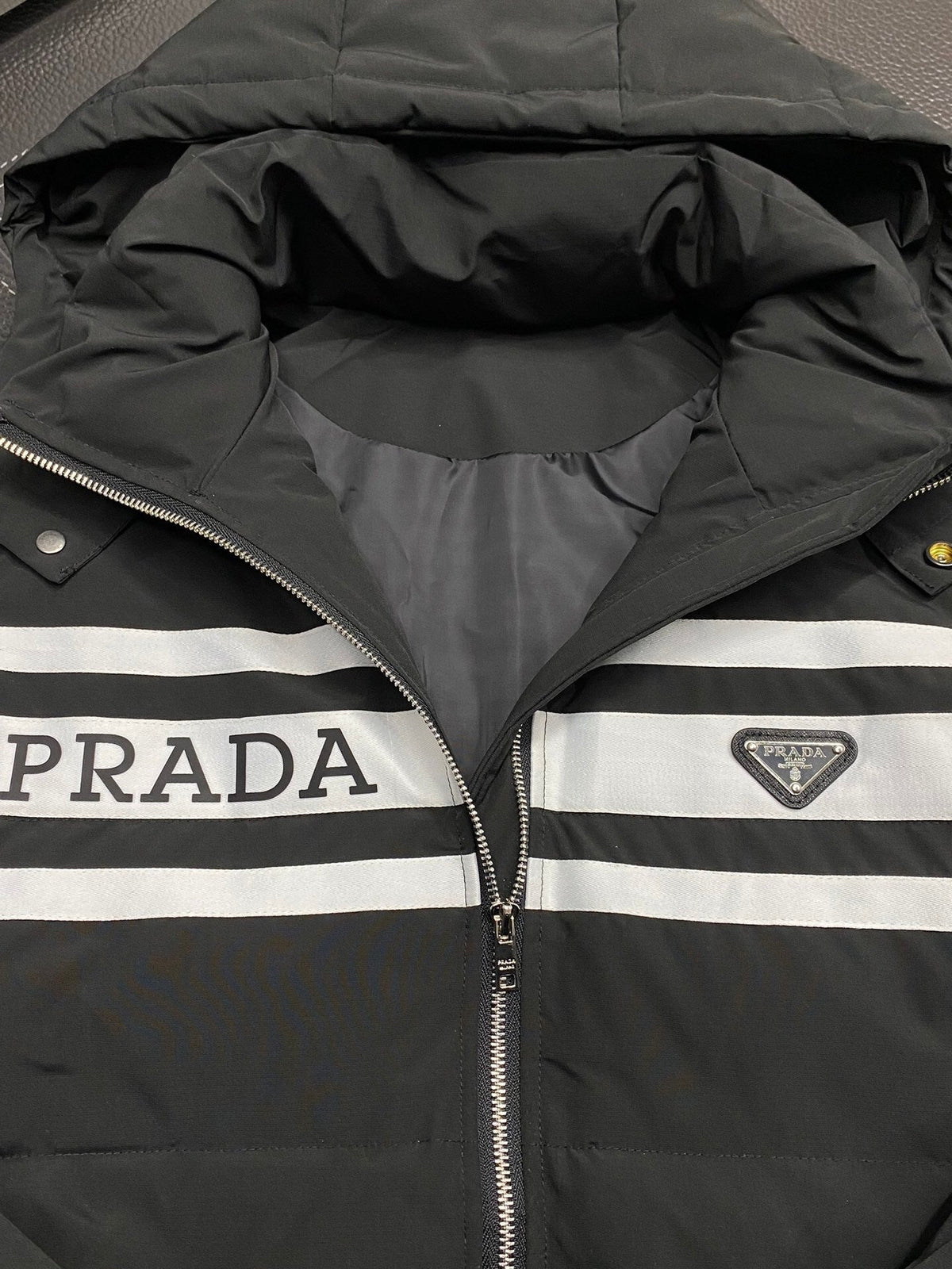 Chaqueta acolchada con capucha de plumón