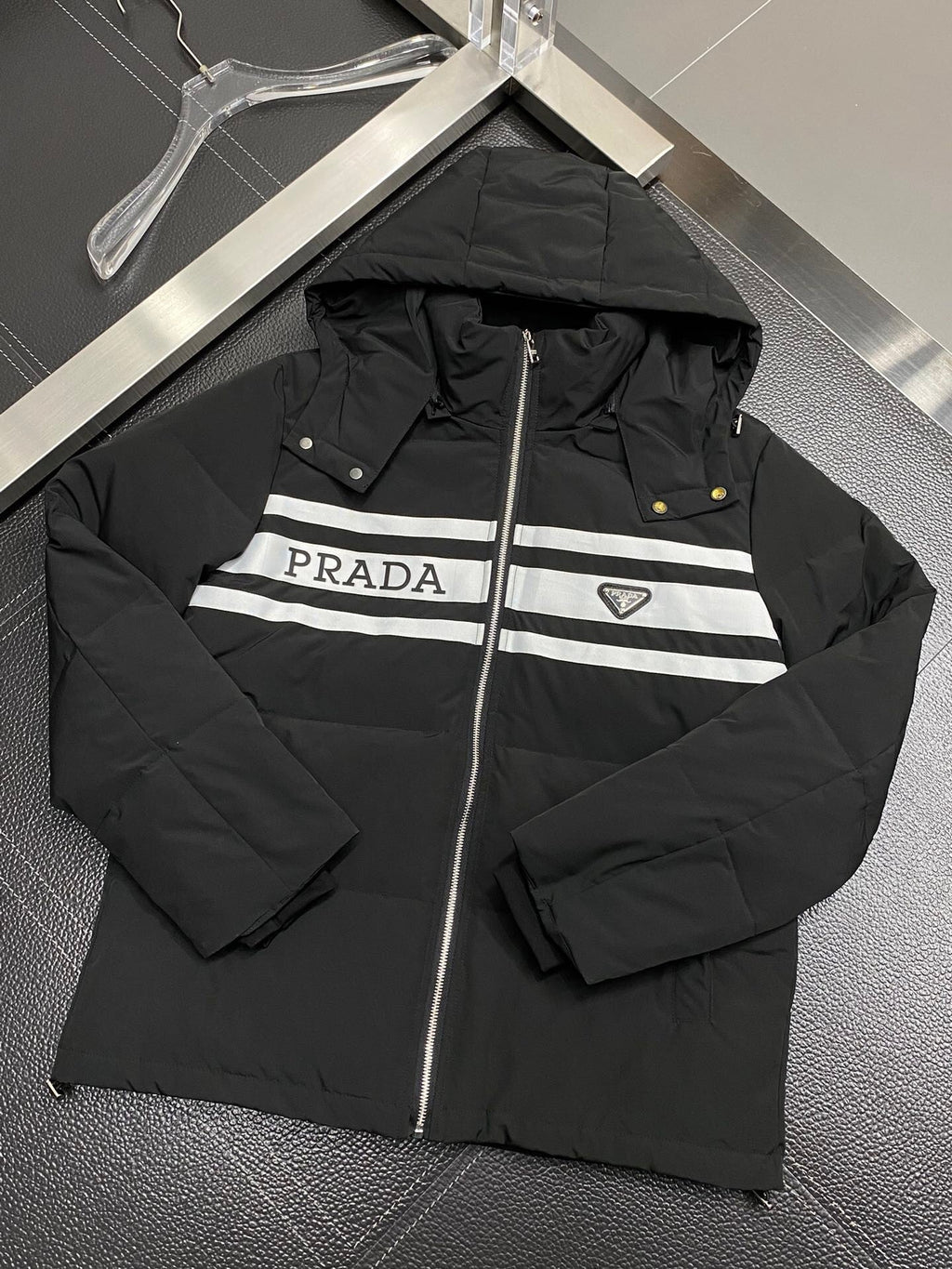Chaqueta acolchada con capucha de plumón