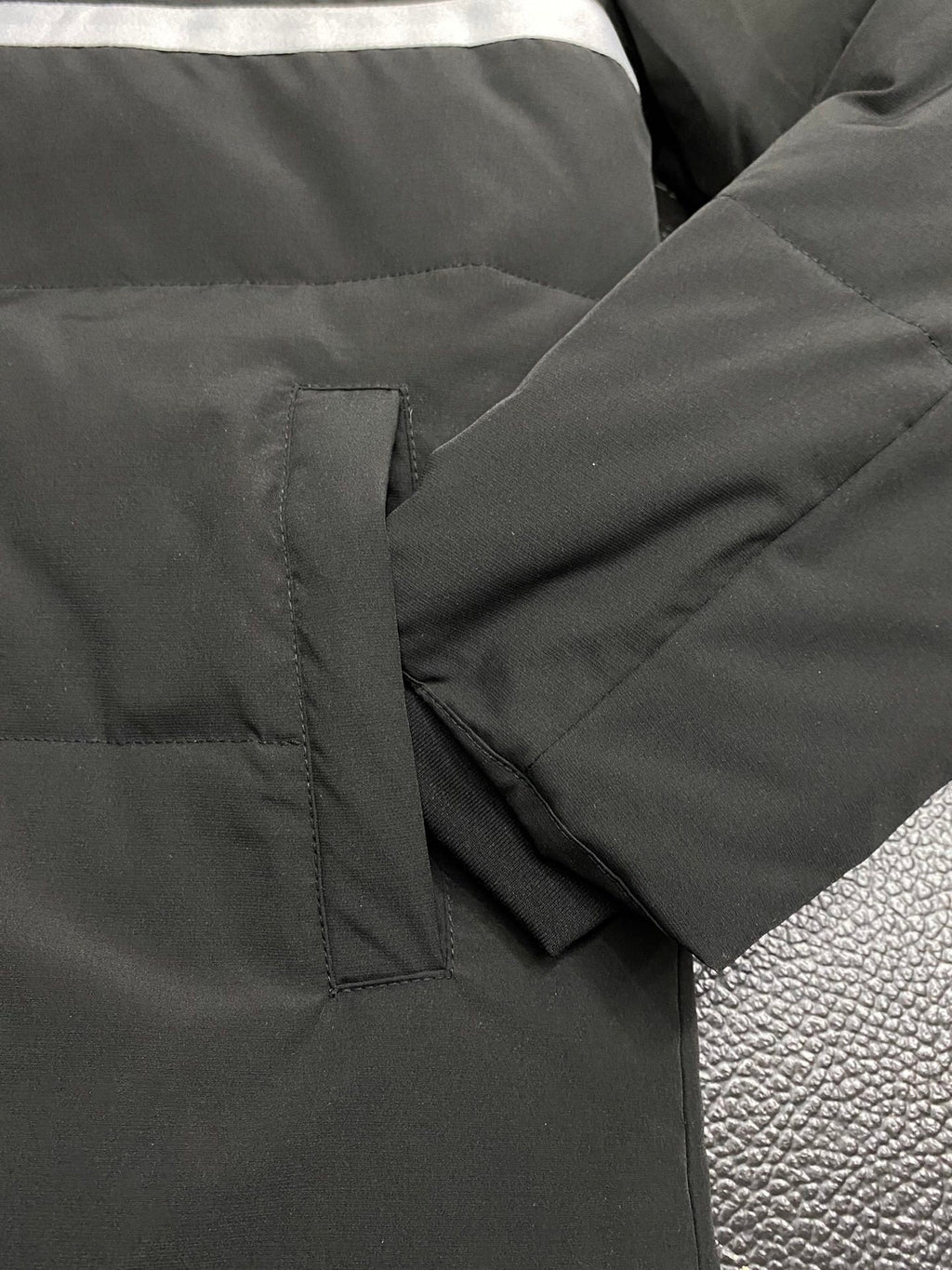 Chaqueta acolchada con capucha de plumón