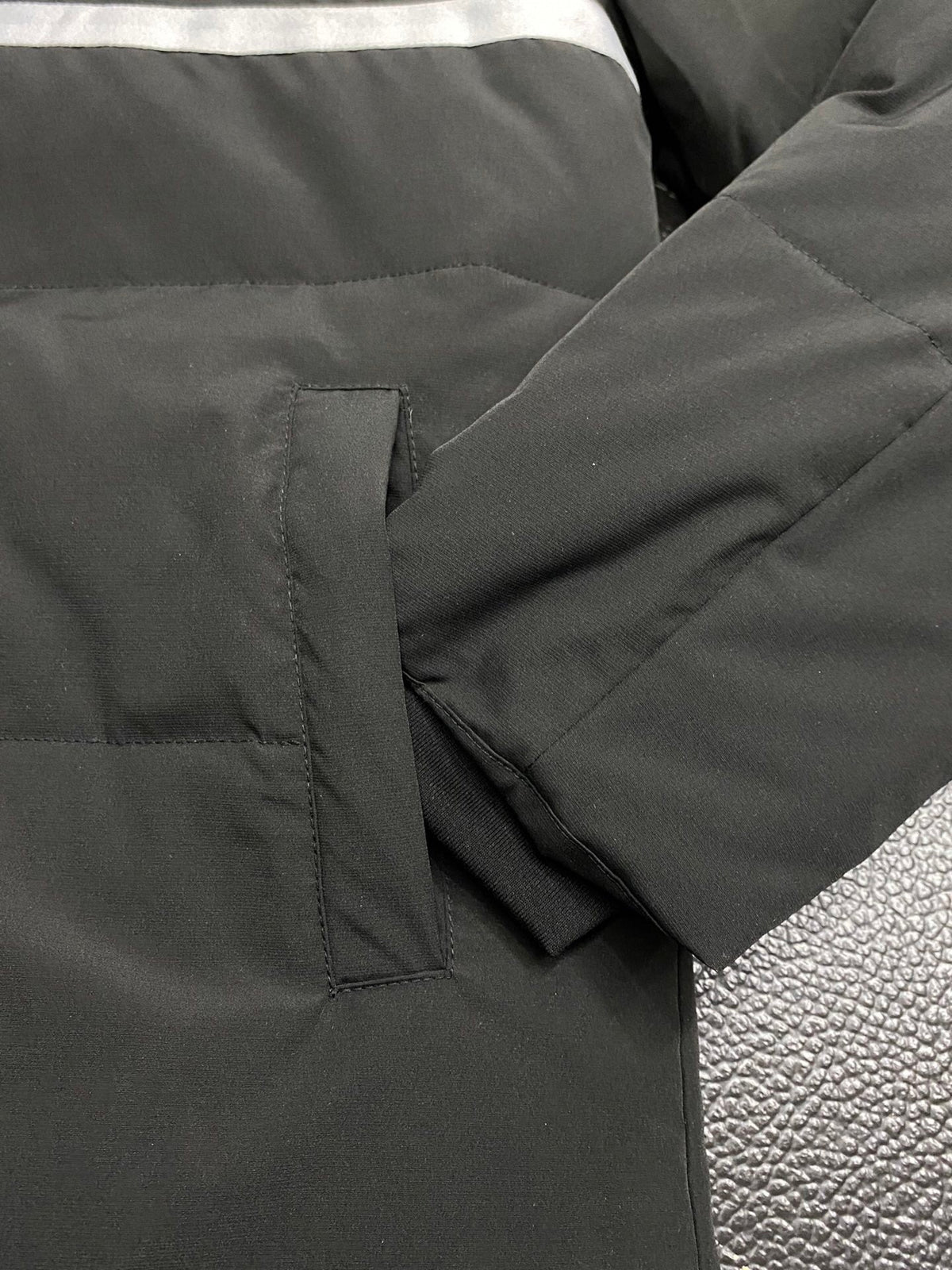 Chaqueta acolchada con capucha de plumón