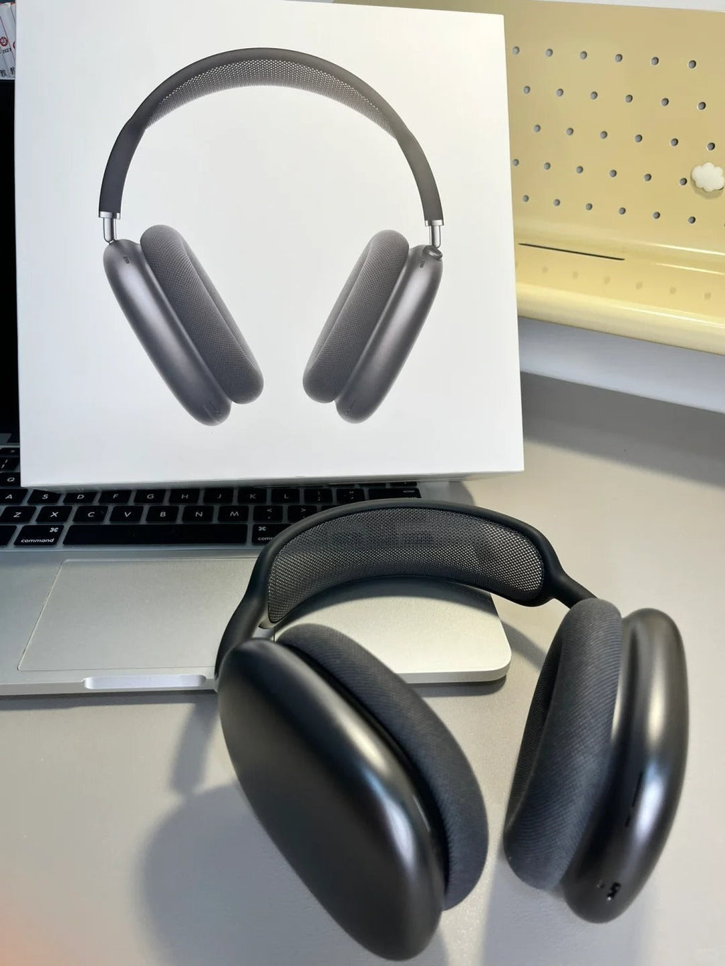 BLACK WIRELESS OVER-EAR HEADPHONES