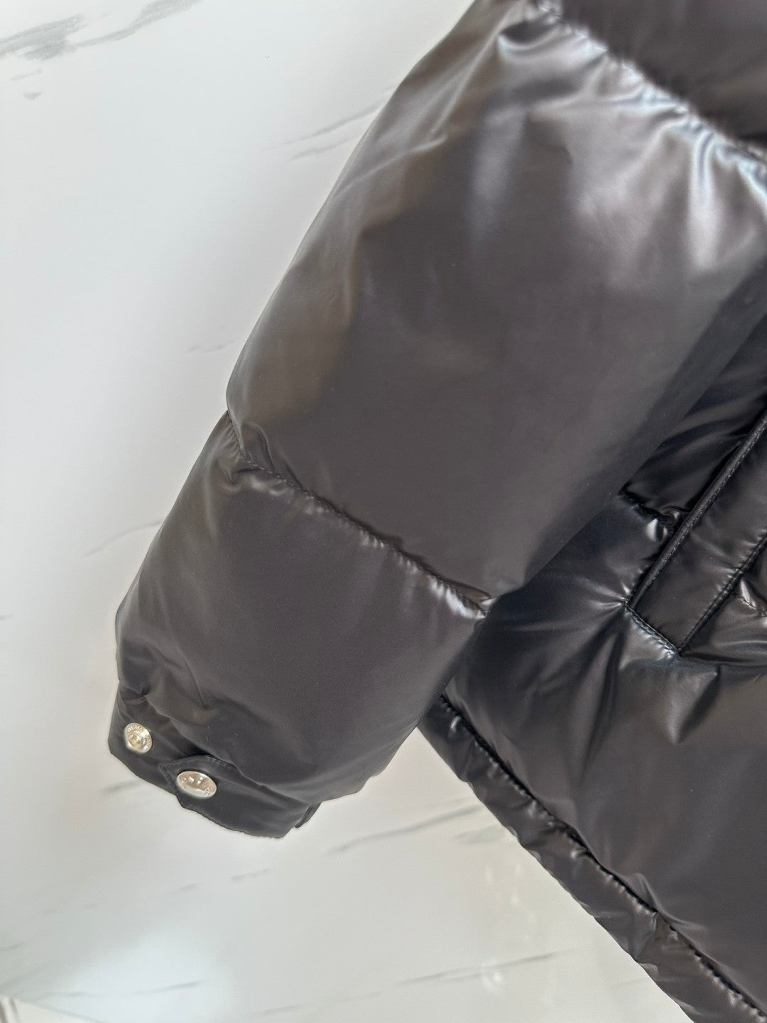 Chaqueta de plumón con parches de color sólido