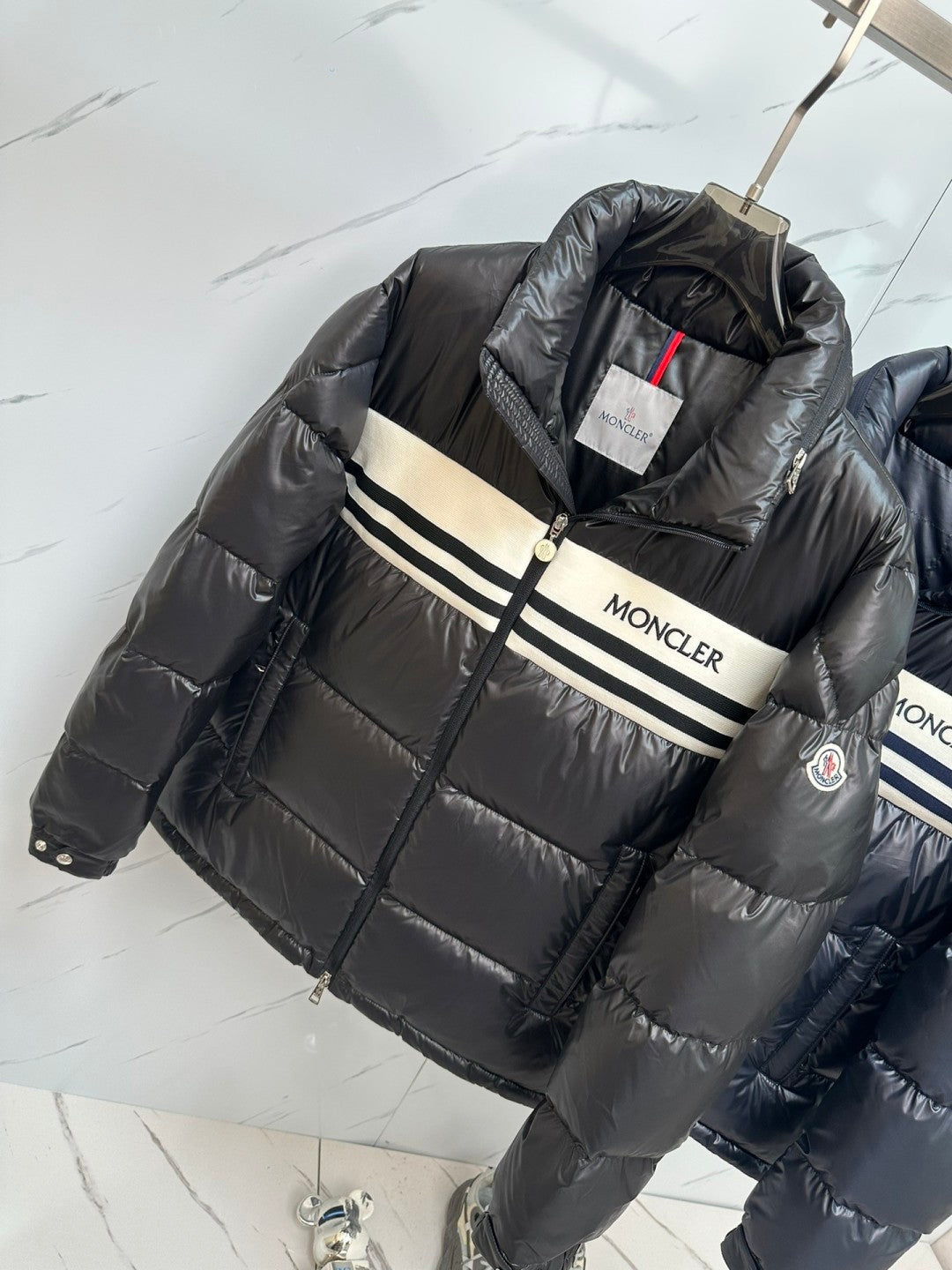Chaqueta de plumón con parches de color sólido