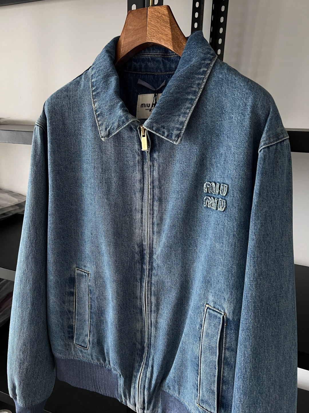 Chaqueta vaquera lavada bordada