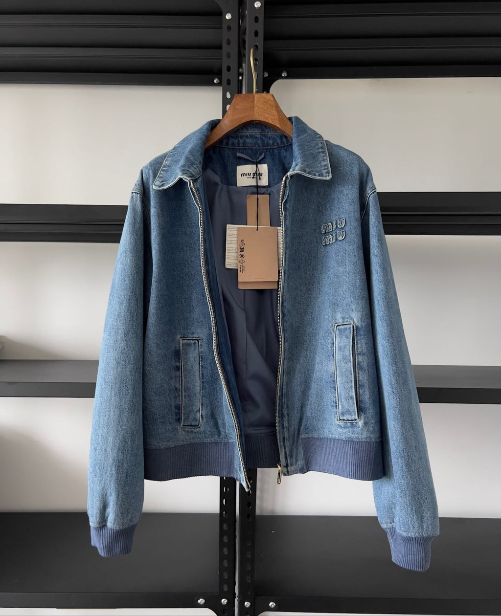 Chaqueta vaquera lavada bordada