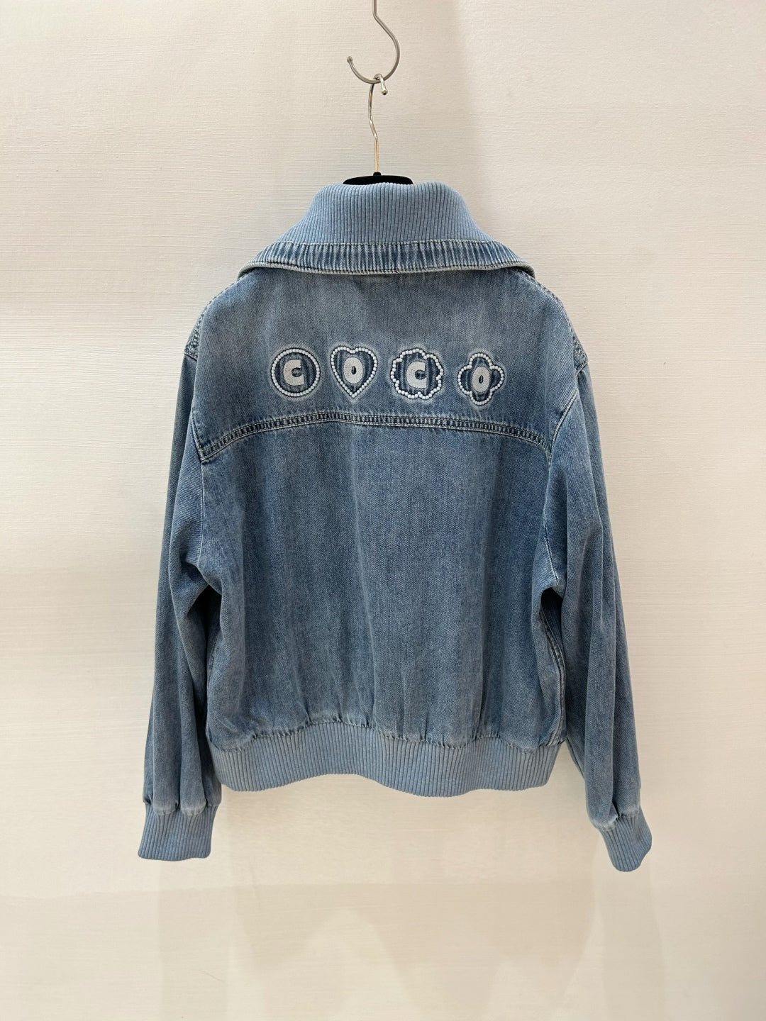 Chaqueta vaquera con solapa grande