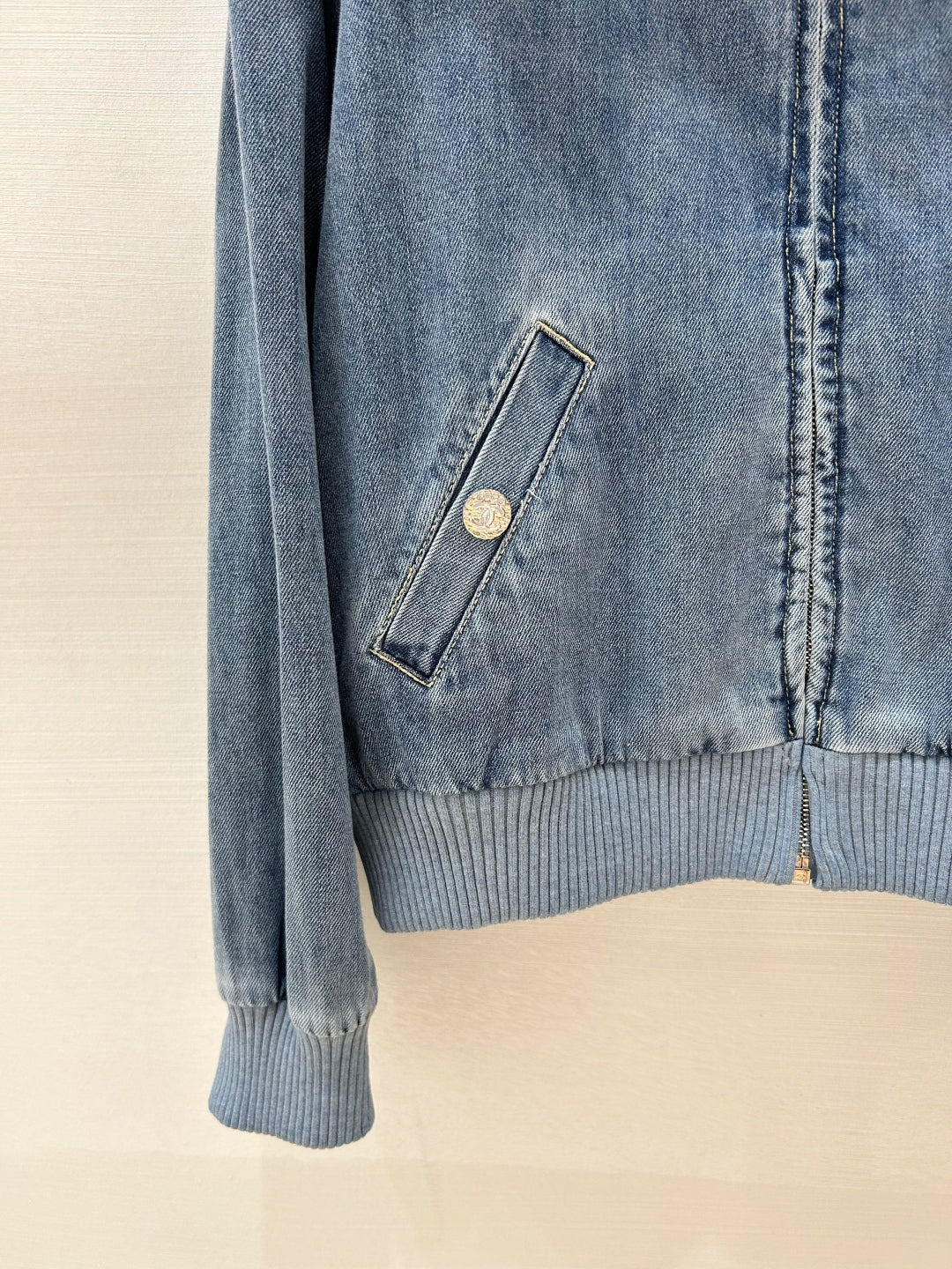 Chaqueta vaquera con solapa grande