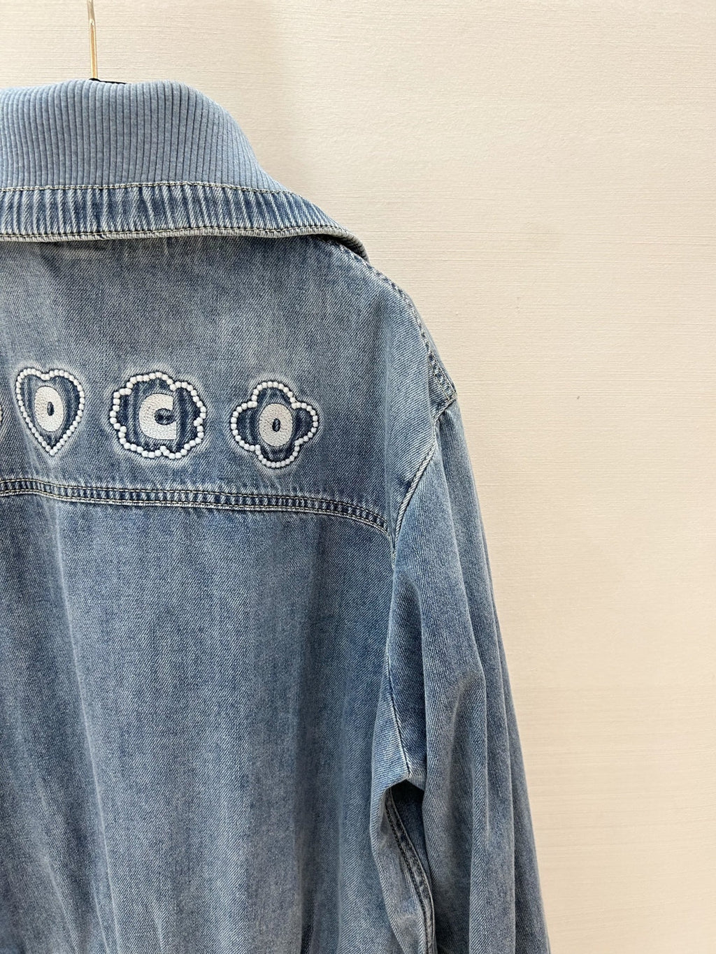 Chaqueta vaquera con solapa grande