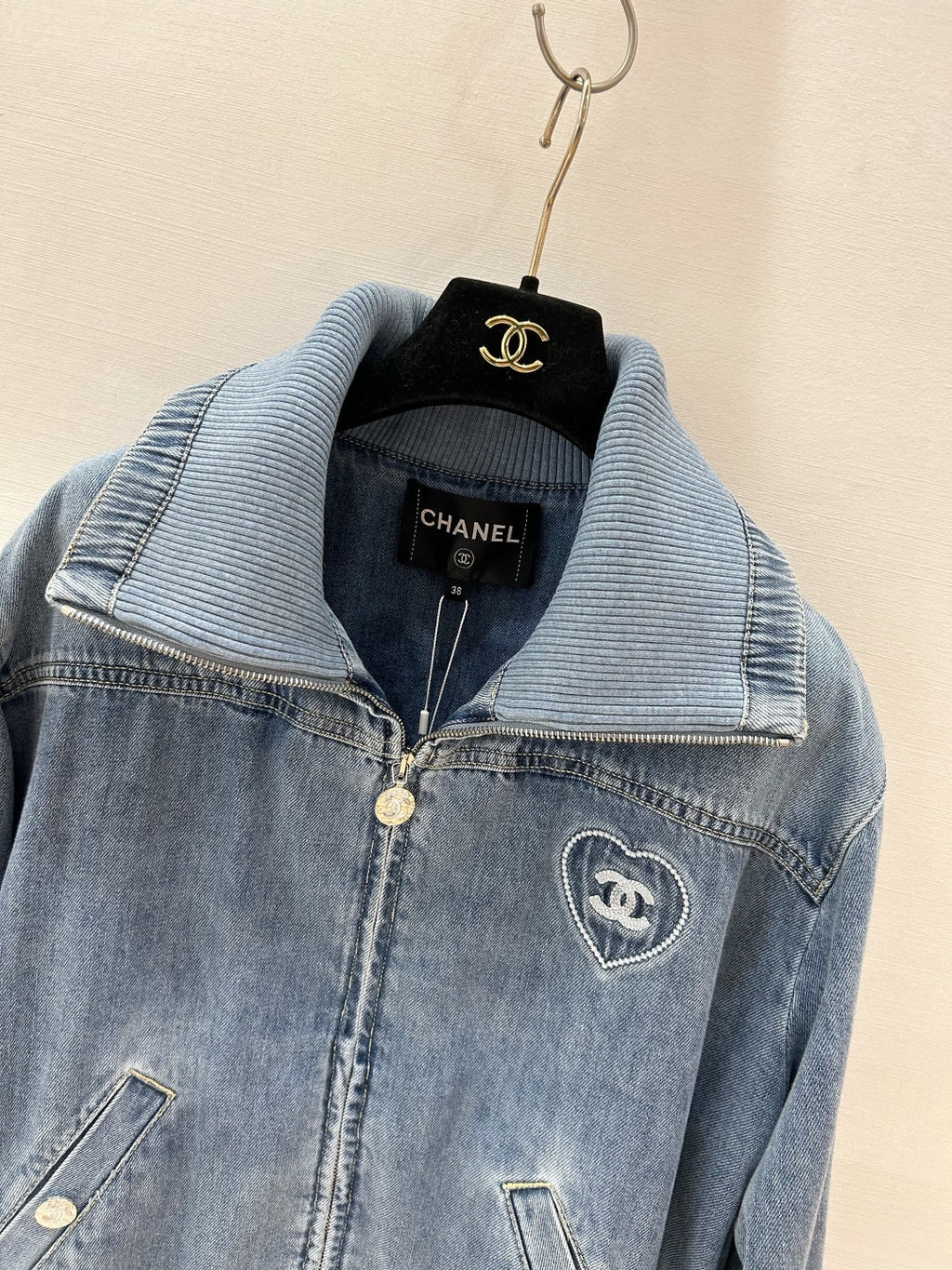 Chaqueta vaquera con solapa grande