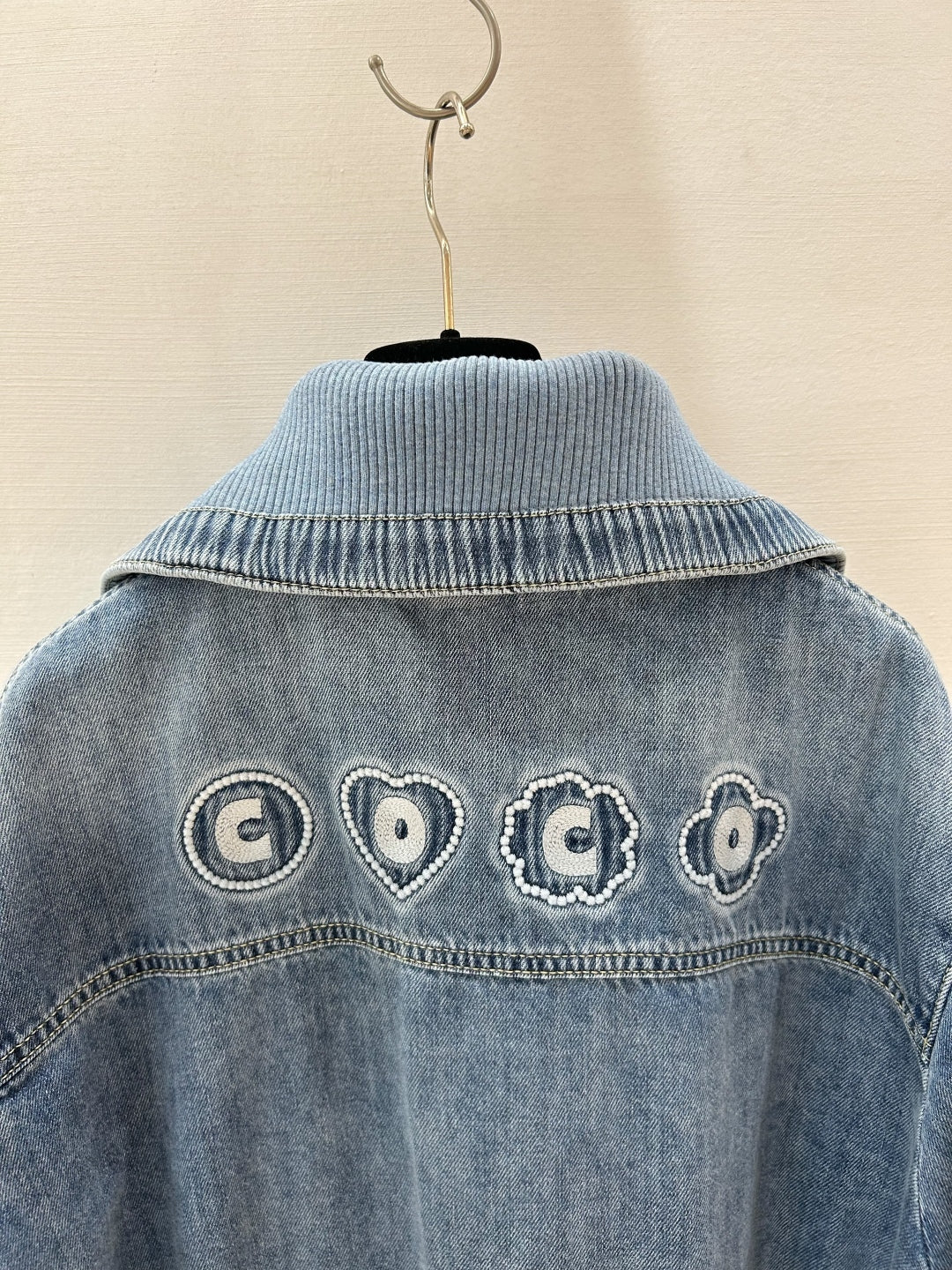 Chaqueta vaquera con solapa grande