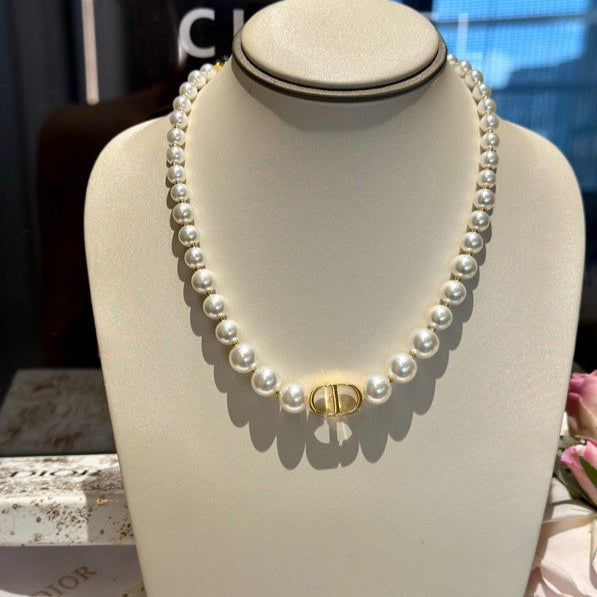 Collar de perlas CD