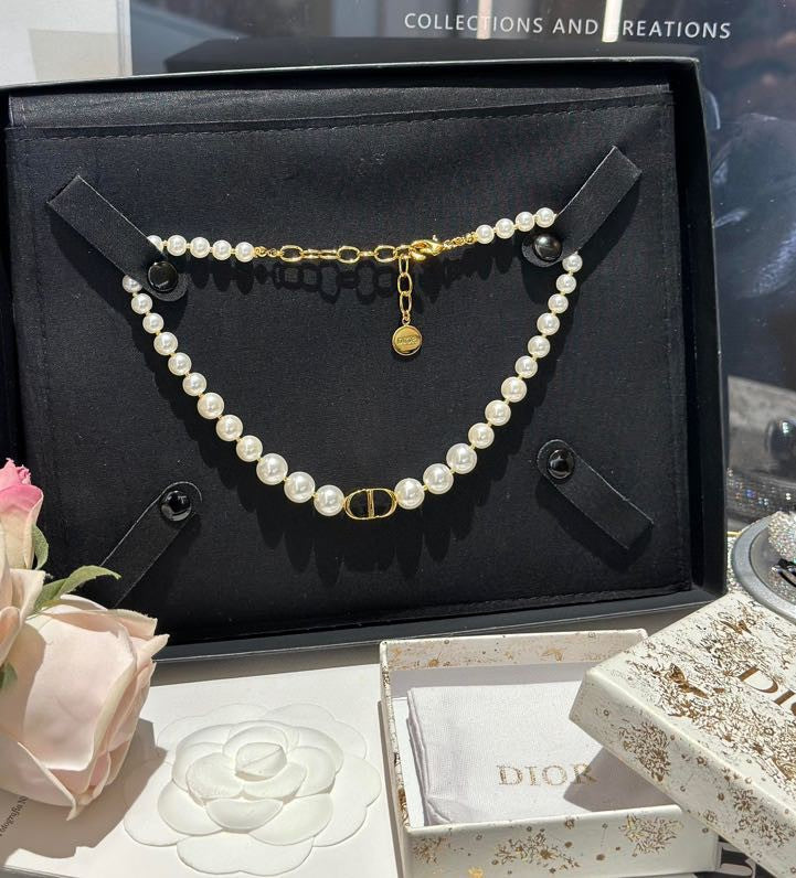 Collar de perlas CD