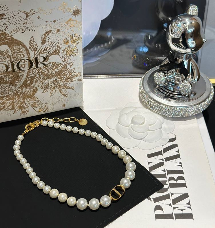 Collar de perlas CD