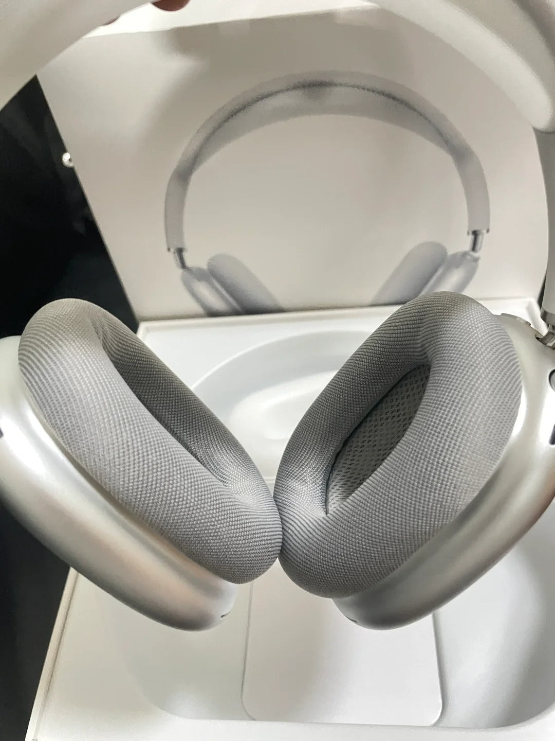 GRAY WIRELESS OVER-EAR HEADPHONES