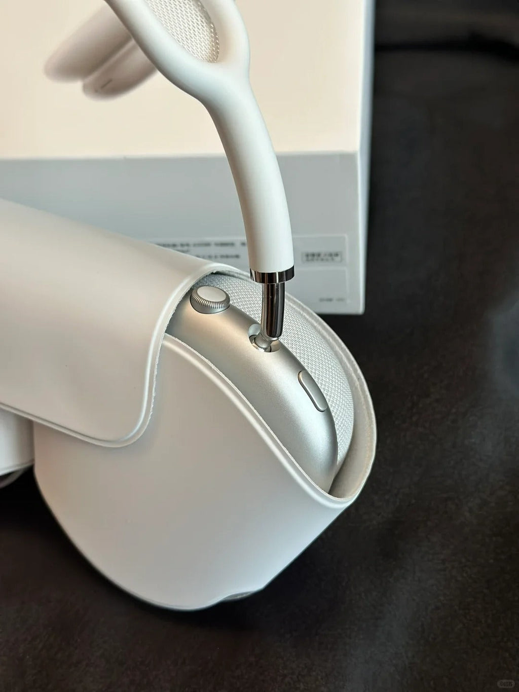 GRAY WIRELESS OVER-EAR HEADPHONES