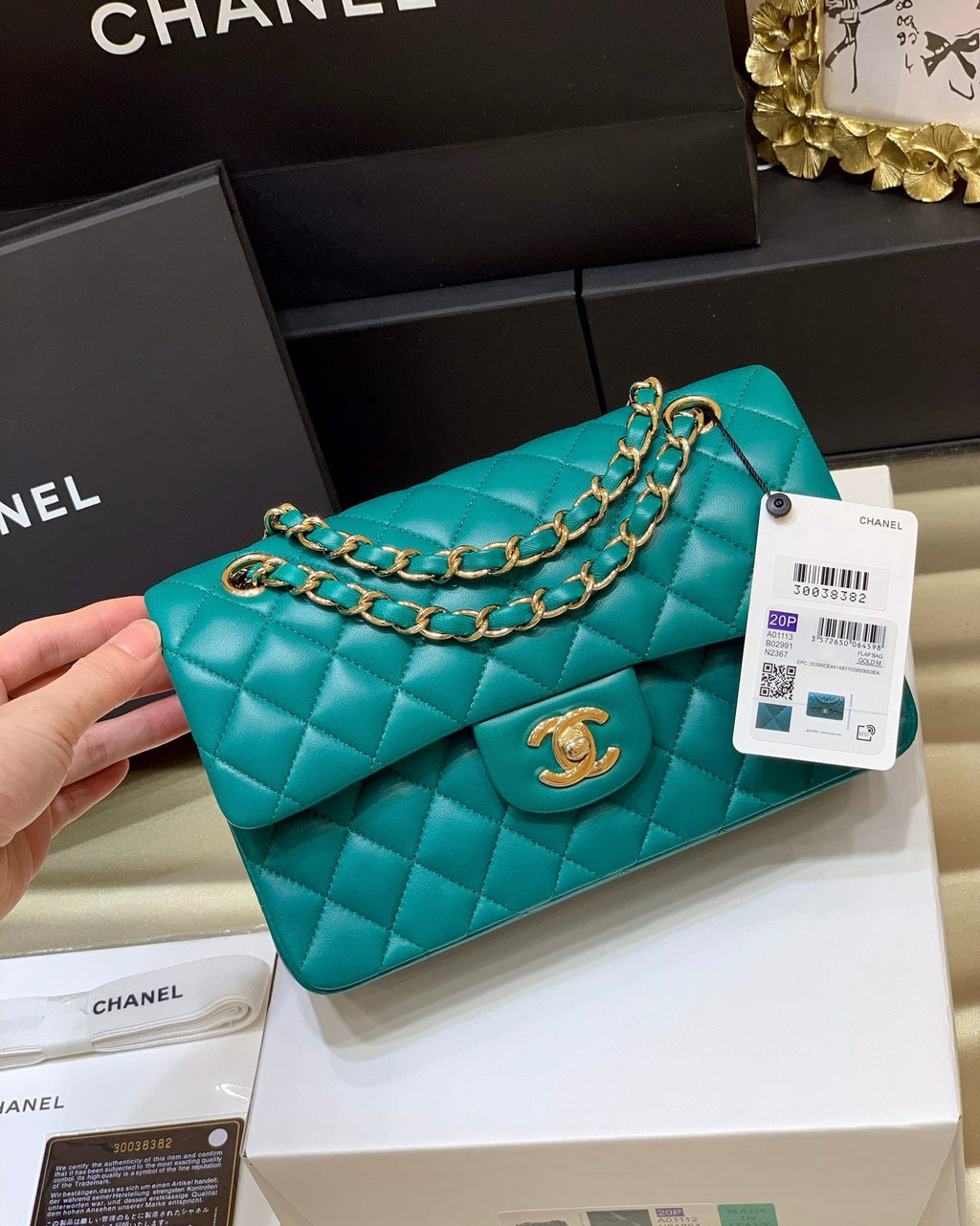 Bolso pequeño clásico con solapa de 23 cm – Edición limitada verde zafiro