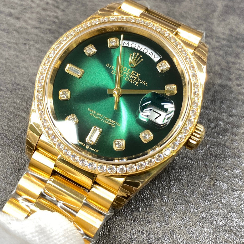 Reloj automático de 36 mm con esfera verde y dorada