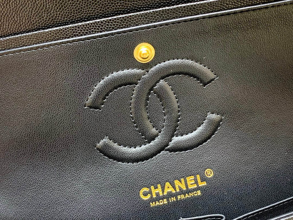 Bolso pequeño clásico con solapa de 23 cm – Negro