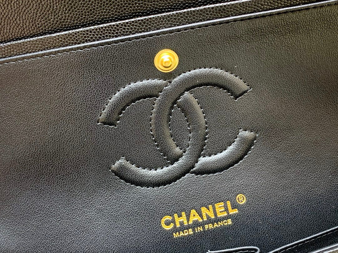 Bolso pequeño clásico con solapa de 23 cm – Negro