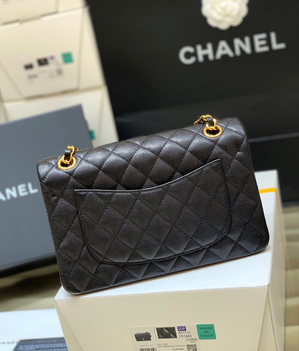 Bolso pequeño clásico con solapa de 23 cm – Negro