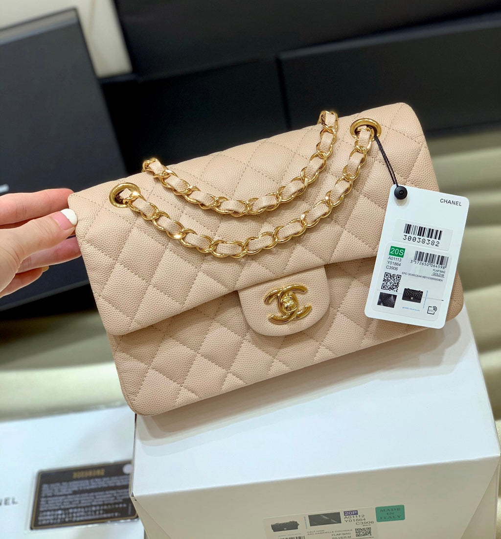 Bolso pequeño clásico con solapa de 23 cm – Edición beige
