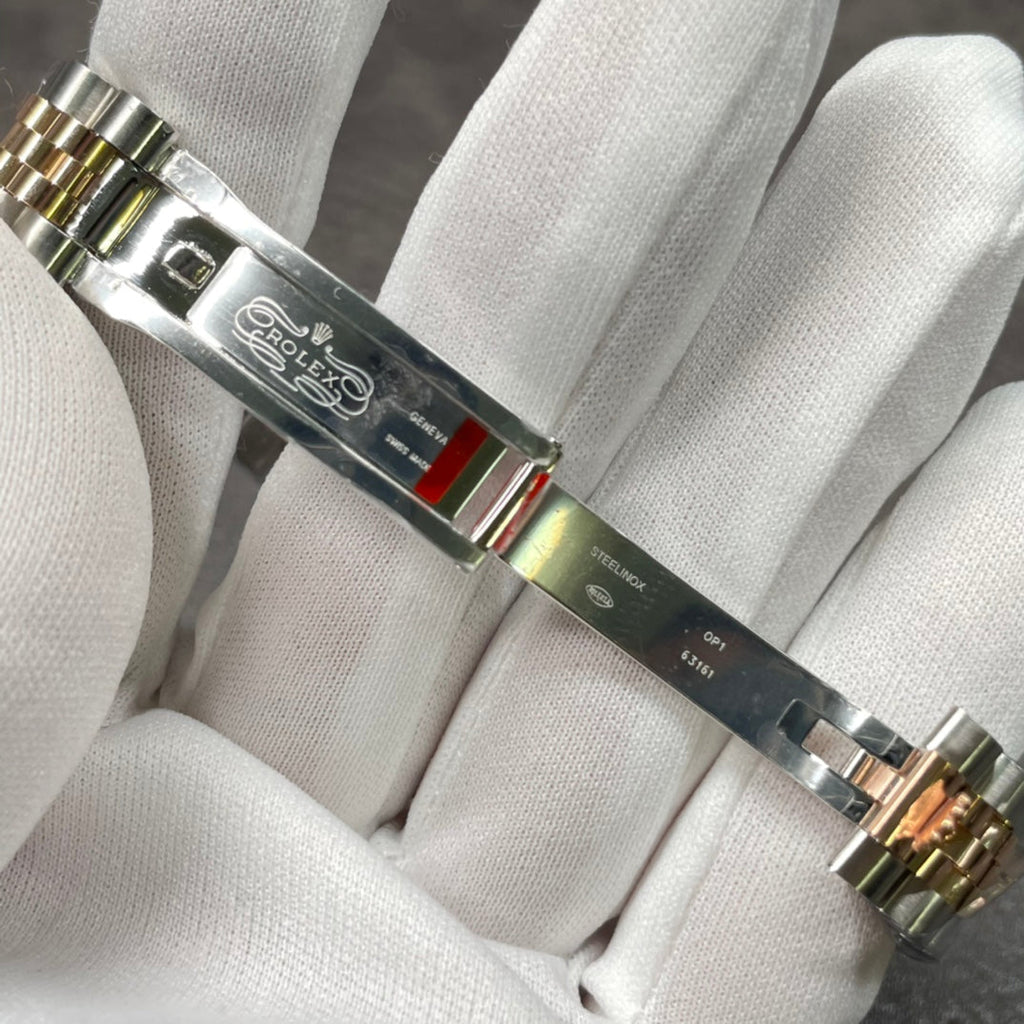 Reloj de pulsera de 31 mm con esfera de nácar dorado