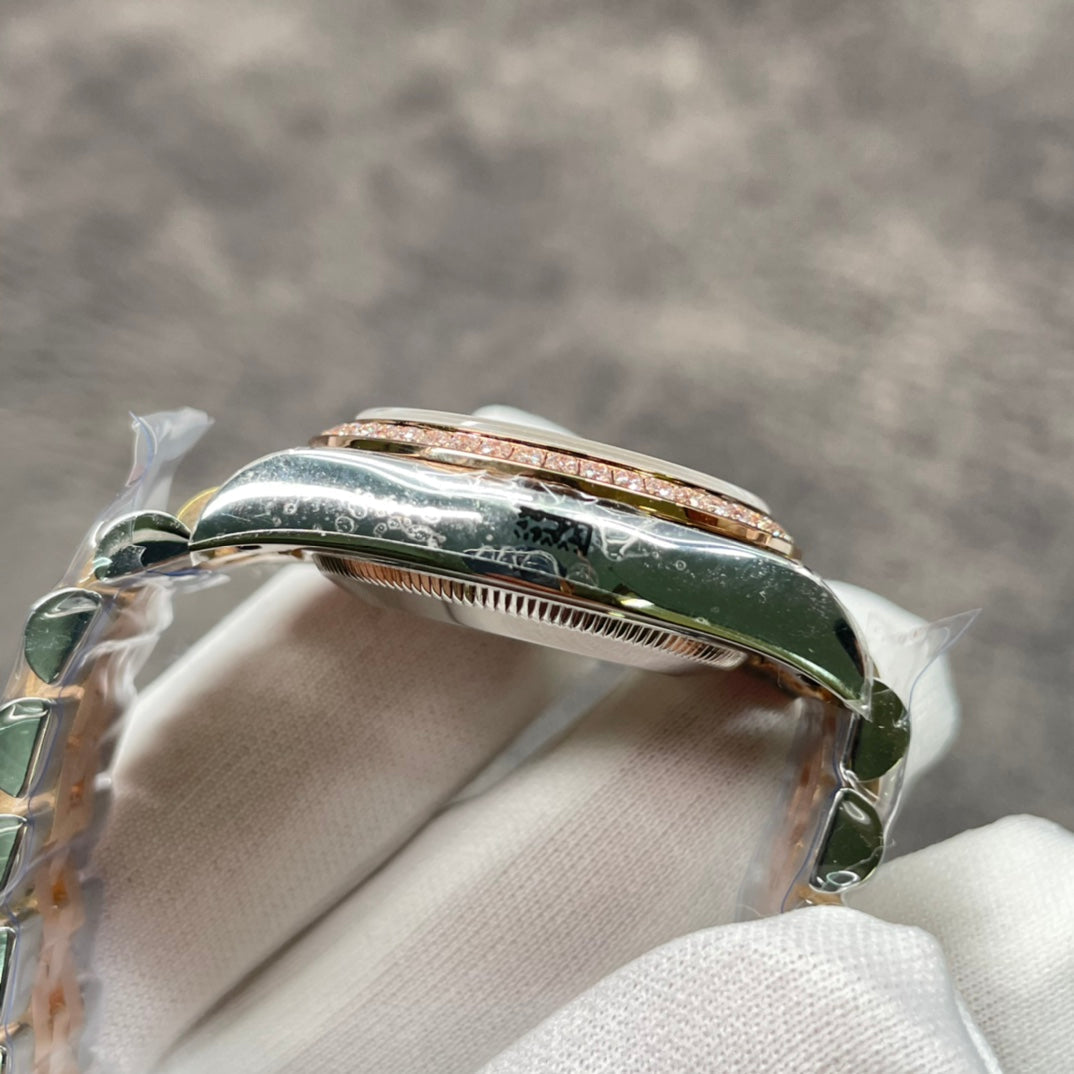 Reloj de pulsera de 31 mm con esfera de nácar dorado