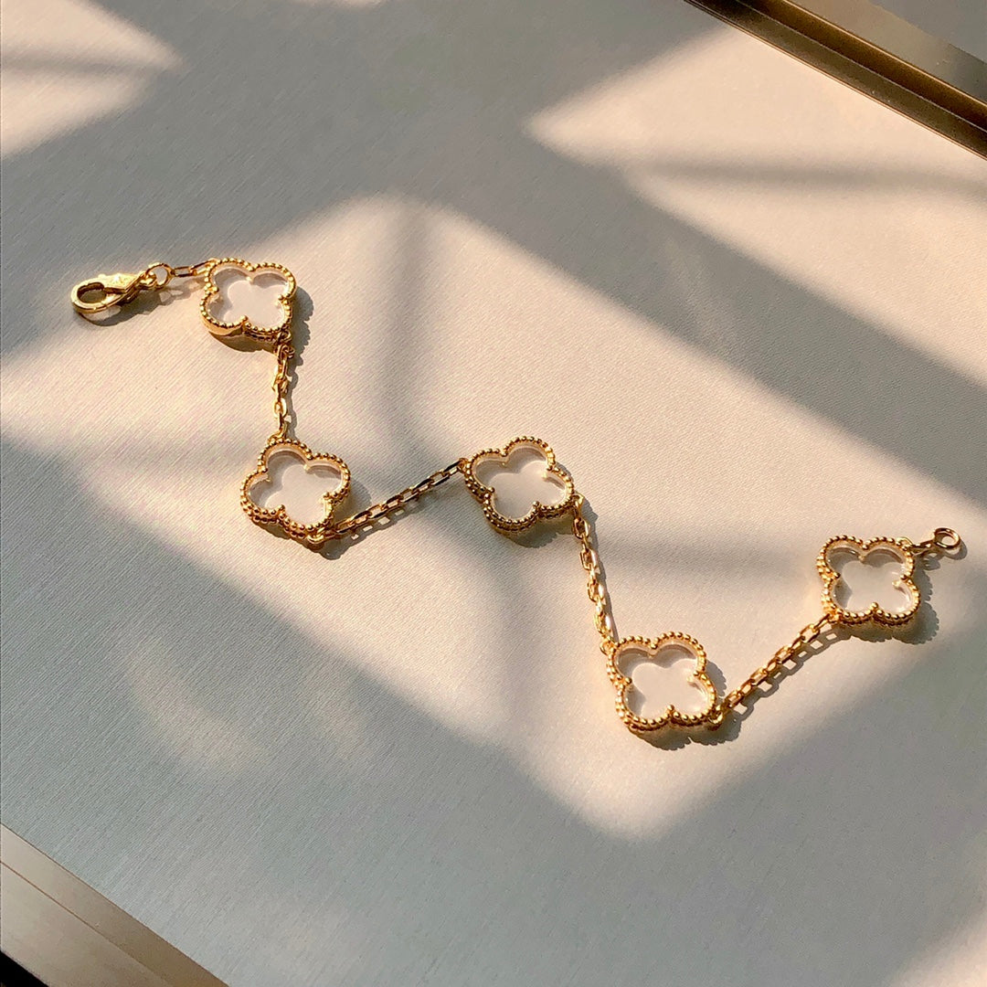 Pulsera de cristal de cinco flores