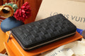 Cartera con cremallera y monograma