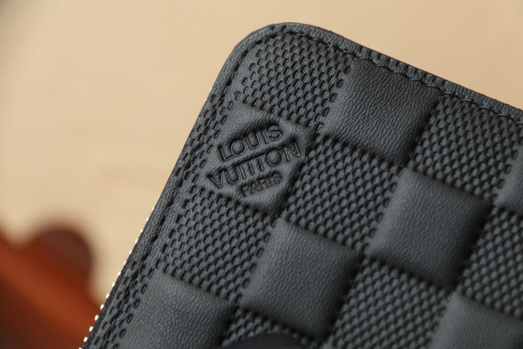 Cartera con cremallera y monograma