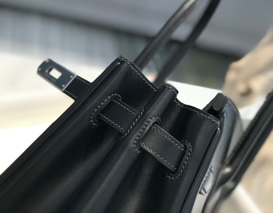 Bolso de piel negra 30