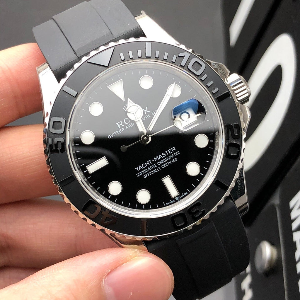 Reloj automático en tono platino de 44 mm