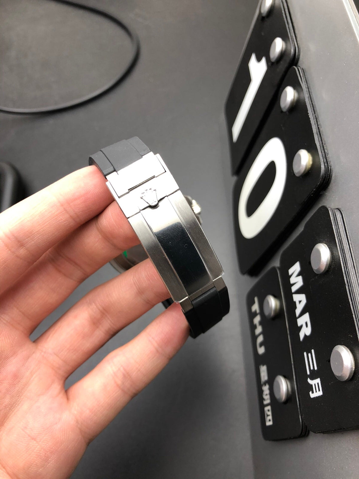 Reloj automático en tono platino de 44 mm