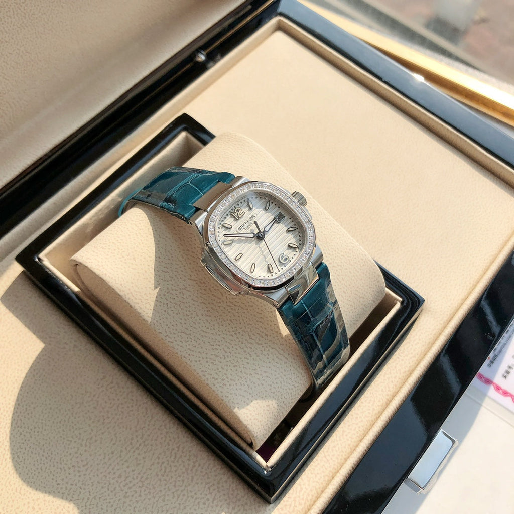 Reloj de pulsera de 36 mm con bisel de diamantes plateado