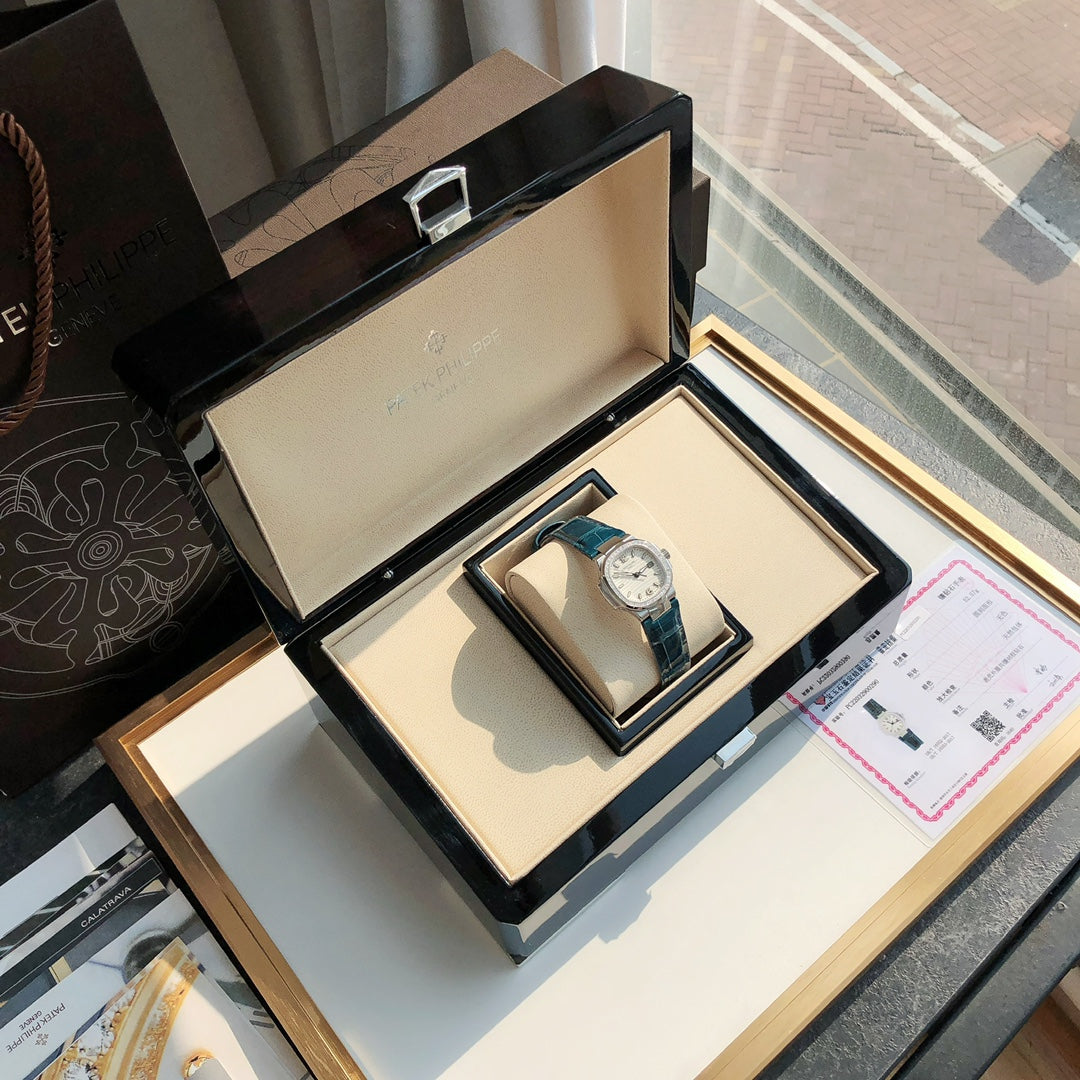 Reloj de pulsera de 36 mm con bisel de diamantes plateado