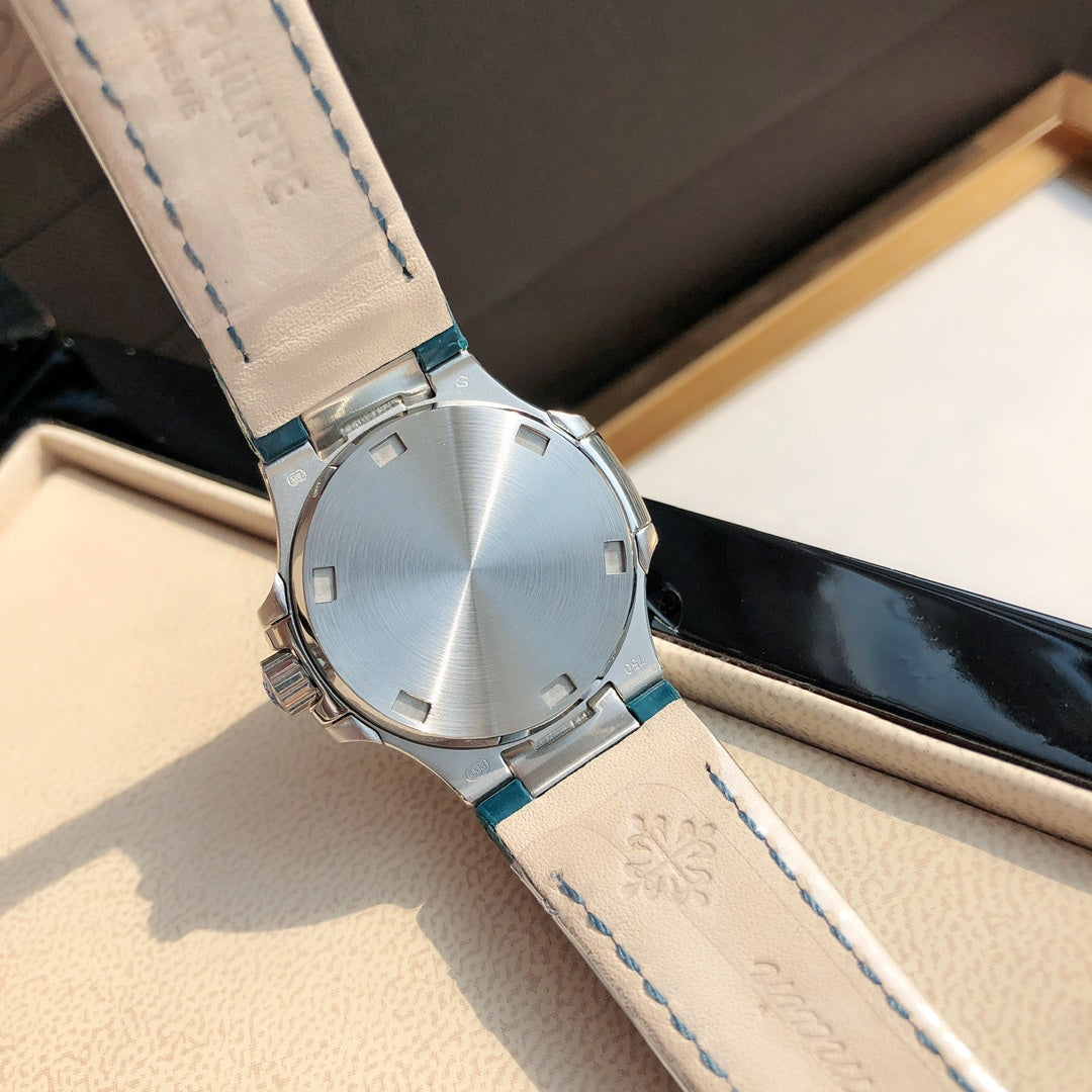 Reloj de pulsera de 36 mm con bisel de diamantes plateado