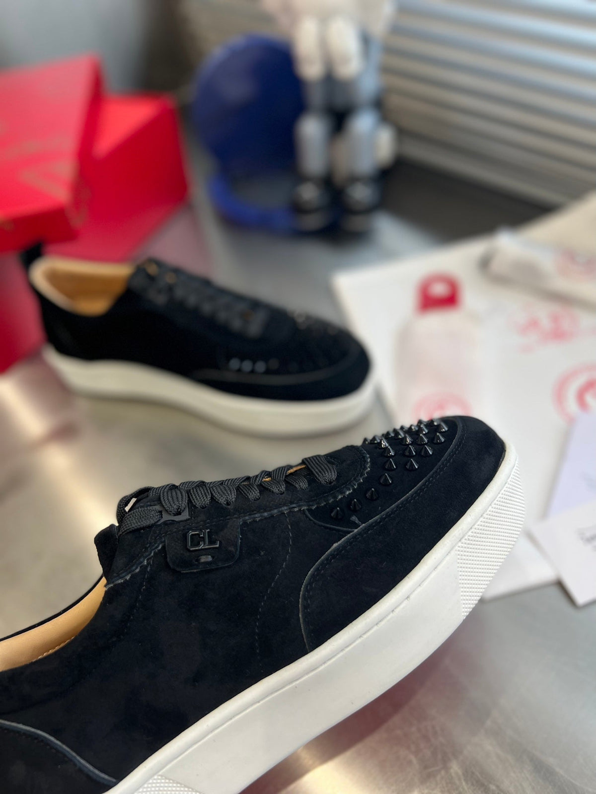 Zapatillas bajas con tachuelas