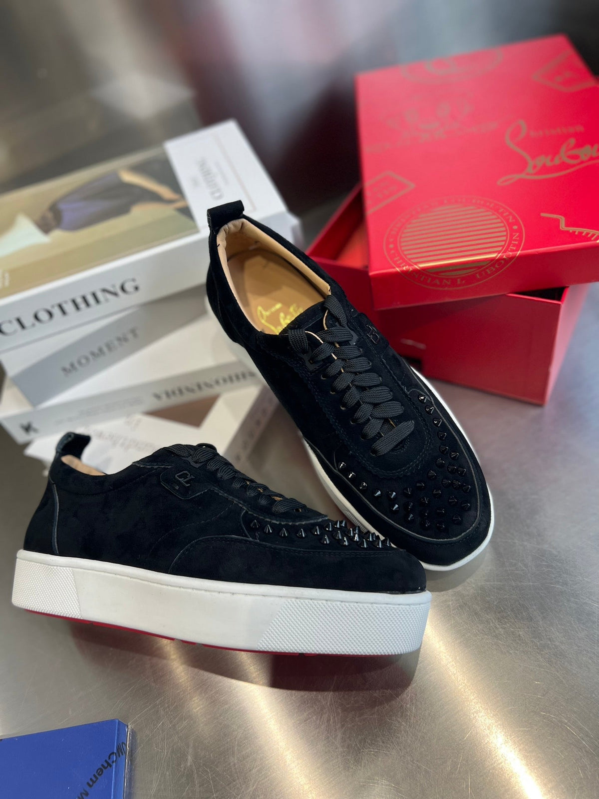 Zapatillas bajas con tachuelas
