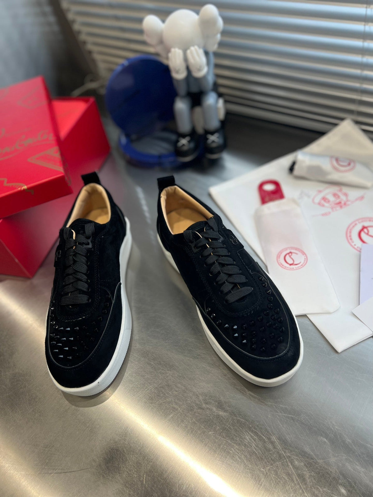 Zapatillas bajas con tachuelas