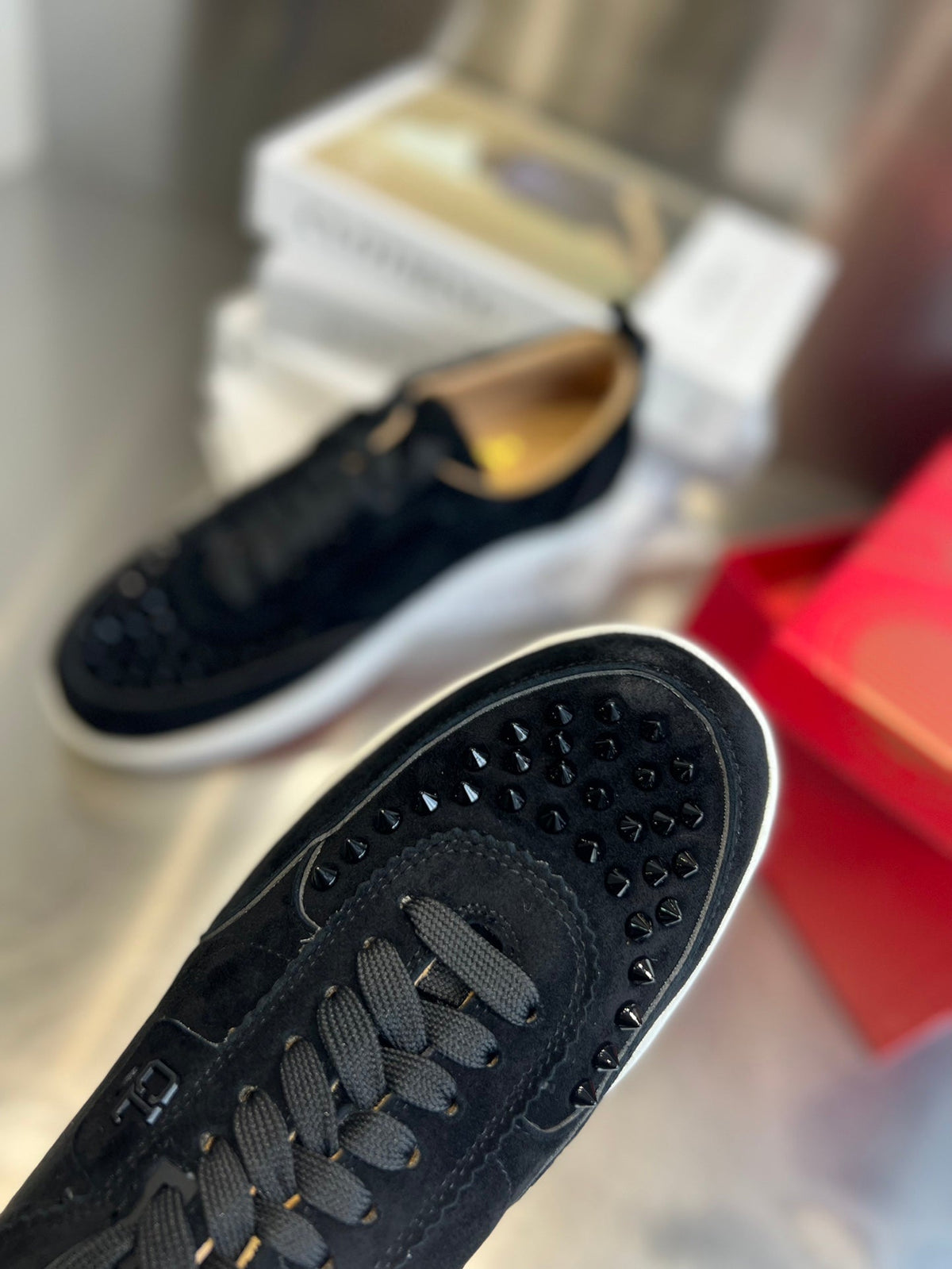 Zapatillas bajas con tachuelas