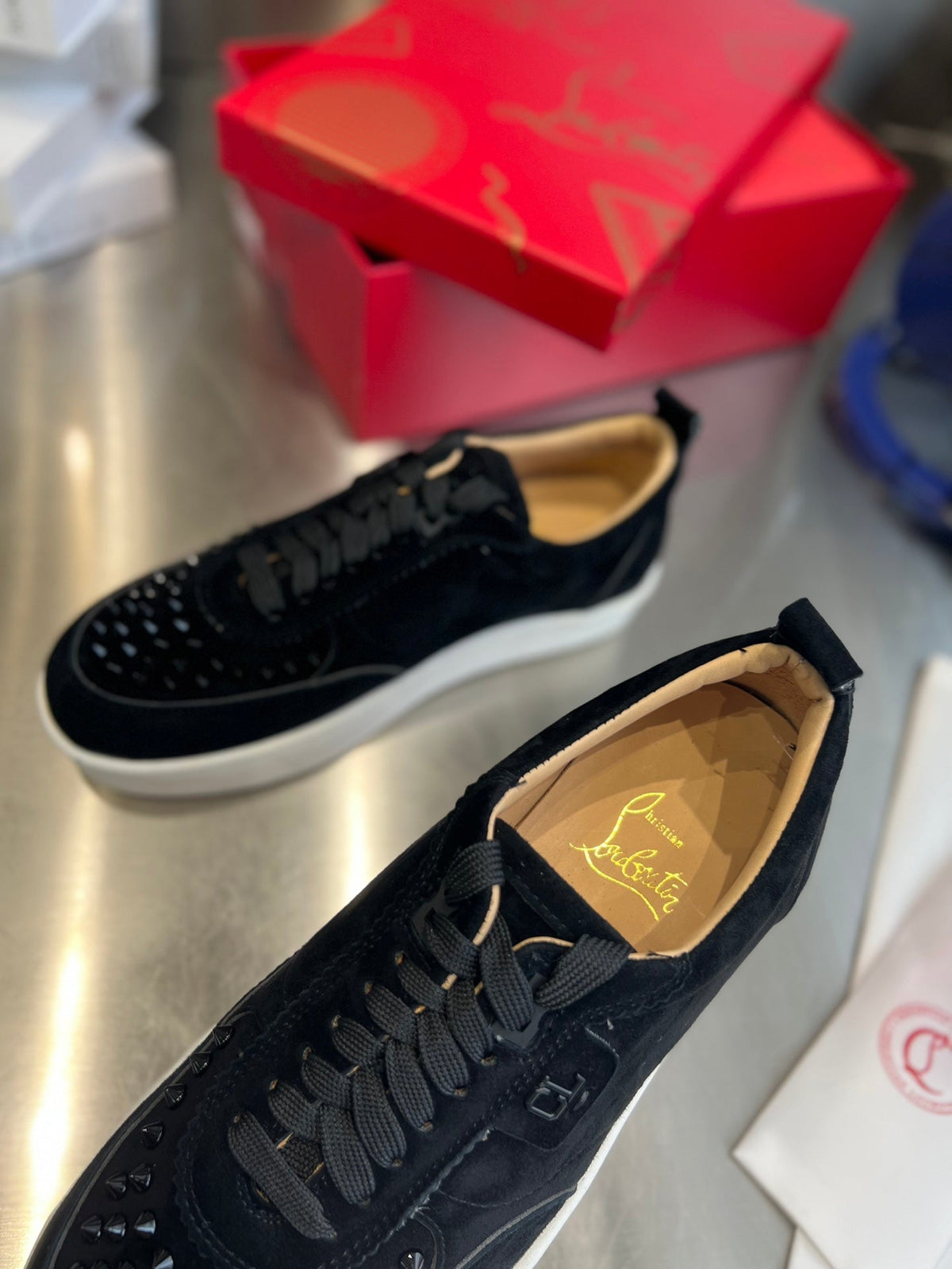 Zapatillas bajas con tachuelas