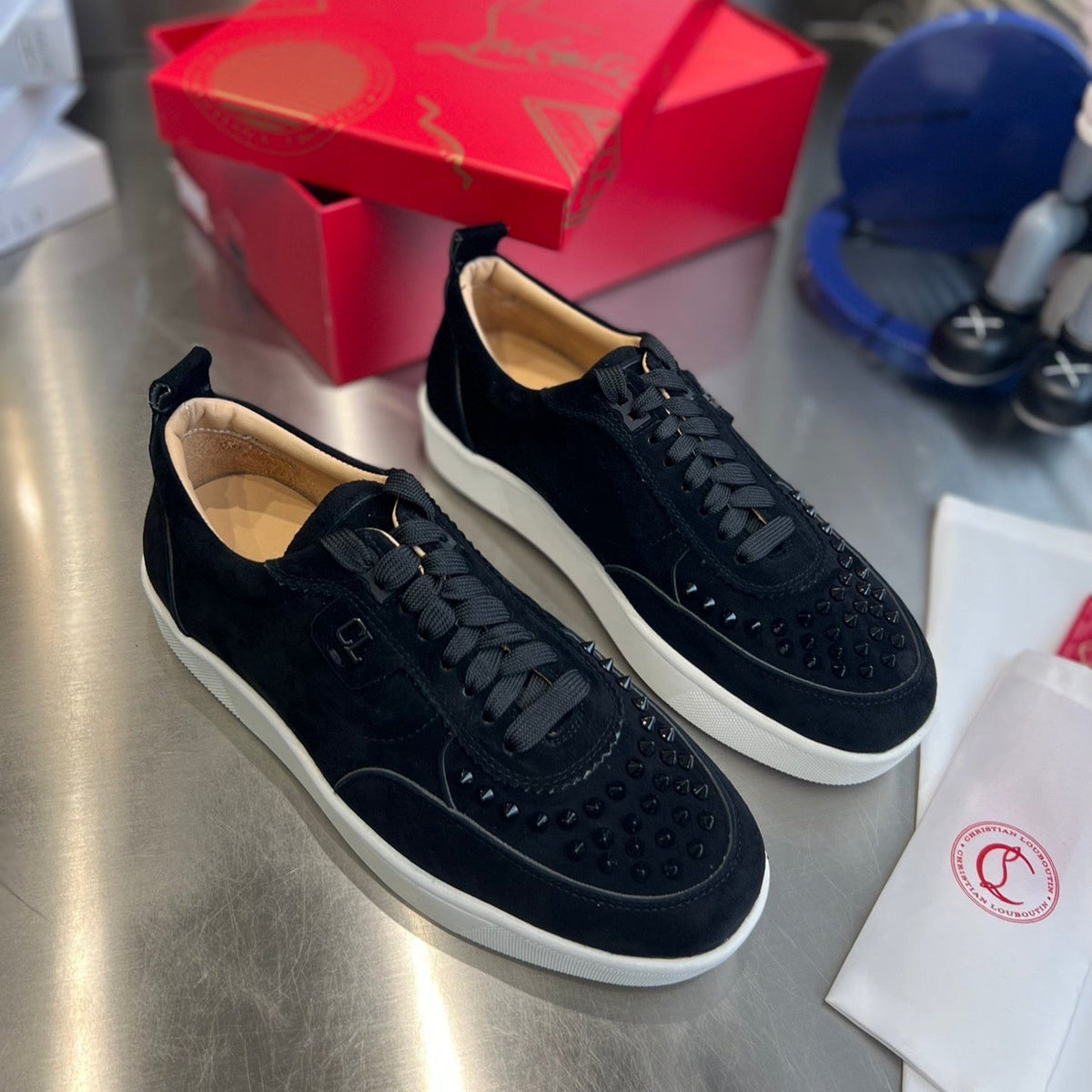 Zapatillas bajas con tachuelas