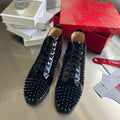 Zapatillas altas negras con tachuelas de diamantes