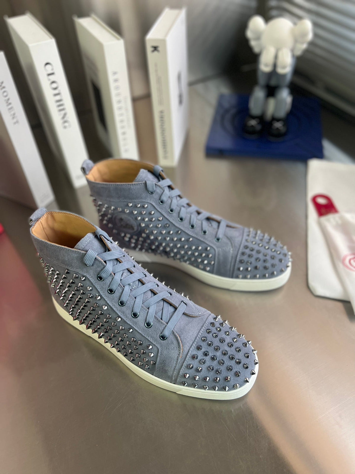 Zapatillas galvanizadas con tachuelas