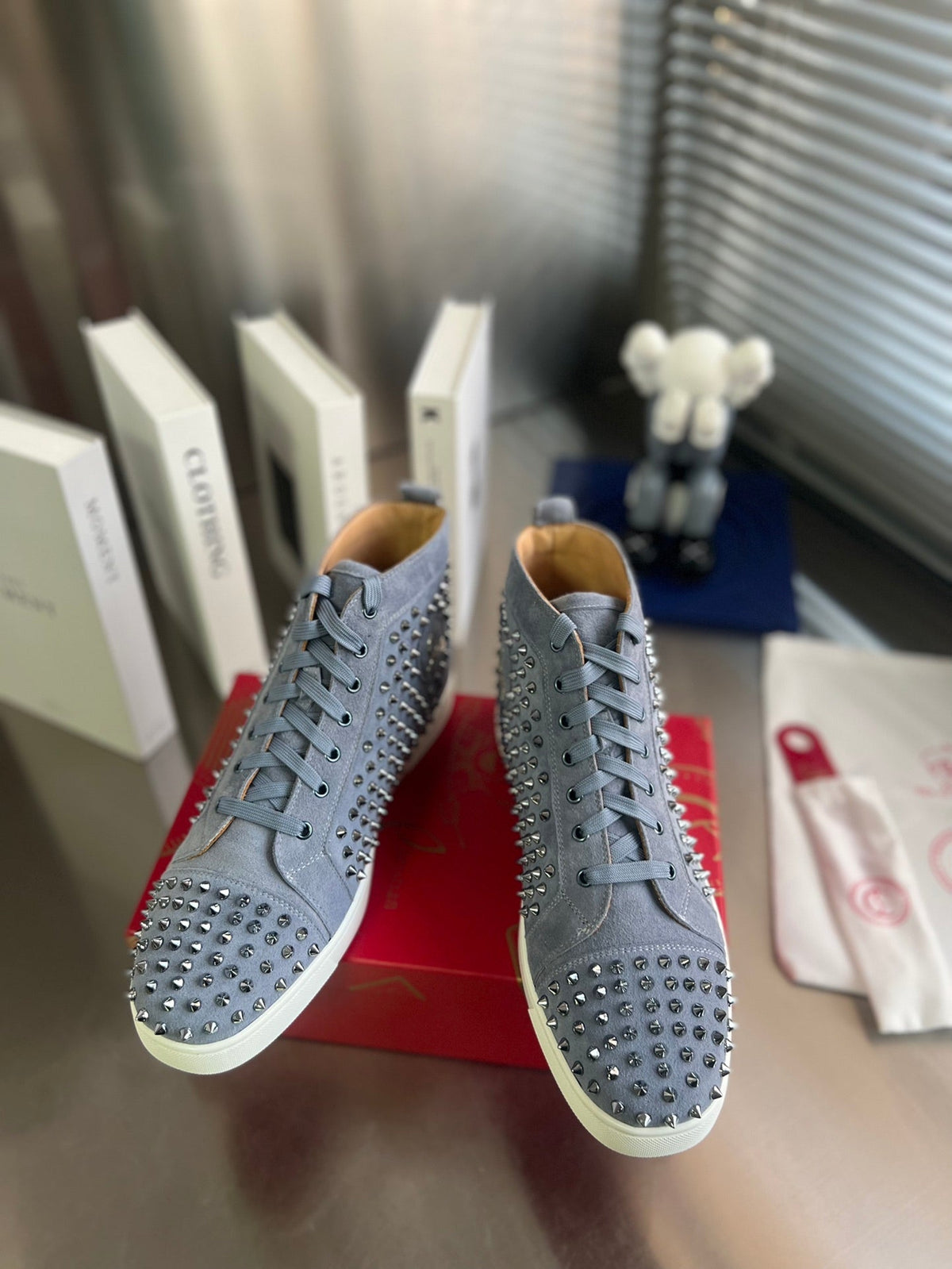 Zapatillas galvanizadas con tachuelas