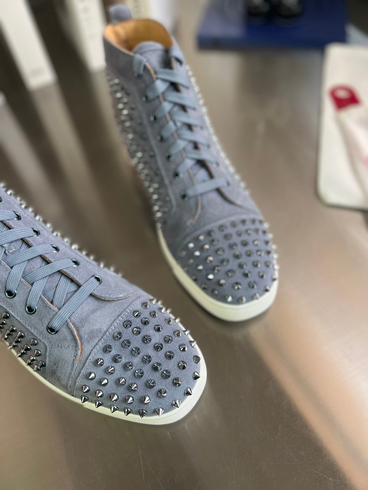 Zapatillas galvanizadas con tachuelas