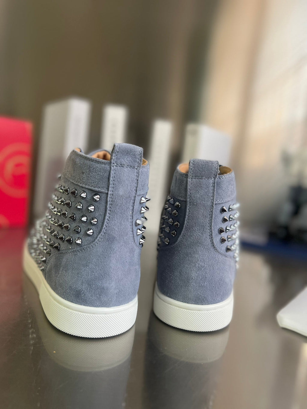 Zapatillas galvanizadas con tachuelas