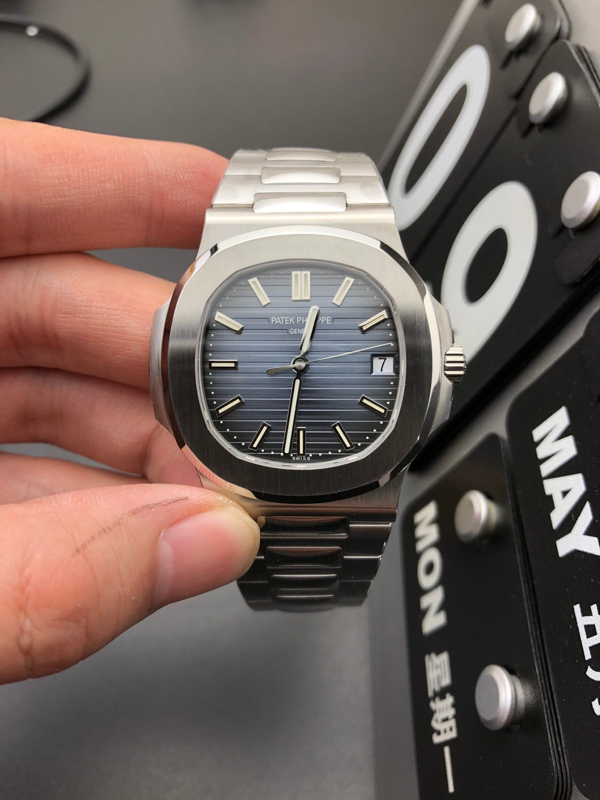 Reloj de acero inoxidable con esfera azul de 40 mm